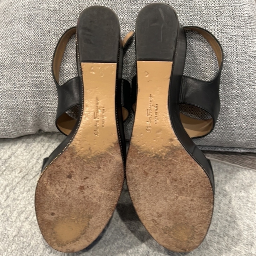 Salvatore Ferragamo flatform shoes - size 8, black gold hardware - Picture 9 of 9